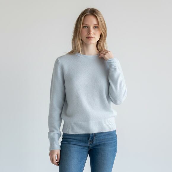White + Warren Sweaters - White + Warren Women's M 100% Cashmere Crewneck Sweater Light Blue Quiet Luxury